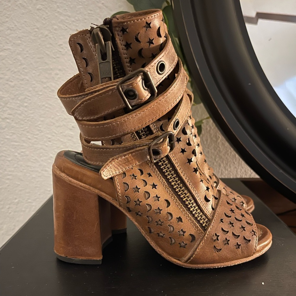 Freebird Theresa size 6